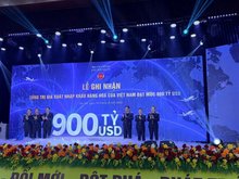 Vietnam’s trade turnover tops 900 billion USD for first time