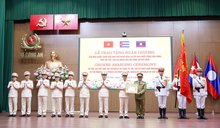 Vietnam’s public security force honoured with noble decorations from Laos, Cuba