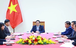 Vietnamese PM holds phone talks with Australian counterpart
