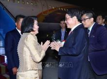NA Vice Chairman Nguyen Duc Hai welcomes Cambodian NA President Samdech Khuon Sudary at Noi Bai international airport (Photo: VNA)