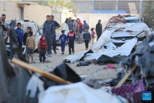 Palestinians check a destroyed tent after Israeli bombardment in the city of Deir al-Balah in central Gaza Strip, on Oct. 30, 2024. (Photo: XINHUA/VNA)