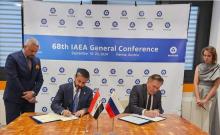 Minister of Higher Education and Scientific Research Naeem Al-Aboudi (left), Director General of the Russian State Atomic Energy Corporation (ROSATOM) Alexei Likhachev (right)