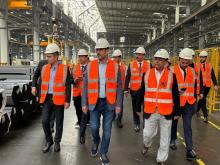 Minister of Industry and Minerals Khaled Battal Al-Najm (center)