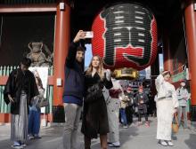 Kaminarimon gate in Tokyo's Asakusa district is crowded with visitors on Dec. 18, 2024. (For editorial use only)(Kyodo)