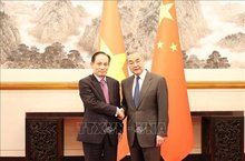 Vietnamese, Chinese foreign ministers hold talks in Beijing