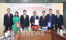 At the signing ceremony (Photo: VNA)