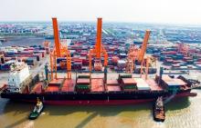 At a port in Hai Phong (Photo: VNA)
