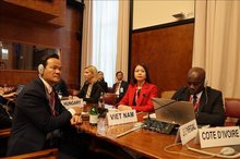 Deputy Minister of Foreign Affairs Nguyen Minh Hang (in red) attends UNCTAD's 16th session (Photo: VNA)