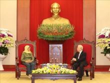 Party General Secretary Nguyen Phu Trong (right) and Singaporean President Halimah Yacob. (Photo: VNA)