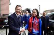 State Vice President Vo Thi Anh Xuan (R) welcomed by Swedish Prime Minister Ulf Kristersson on November 11, as part of her official visit to the Nordic country - Illustrative image (Photo: VNA)