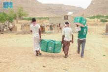 KSrelief Distributes 195 Shelter Bags,195 Food Baskets in Hadhramaut, Yemen