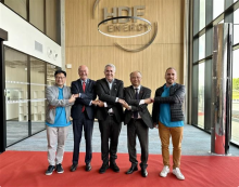 Leaders of the Nouvelle Aquitaine region and HDF Energy take a photo with Vietnamese Ambassador to France Dinh Toan Thang during a tour to HDF Energy's new factory in Bordeaux (Photo: VNA)