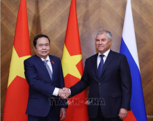 Chairman of the Vietnamese National Assembly Tran Thanh Man (left) and Chairman of the State Duma of the Federal Assembly of the Russian Federation Vyacheslav Victorovich Volodin at their meeting in Moscow on September 9. (Photo: VNA)