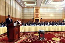 Vice Chairman of the provincial People’s Committee Doan Trung Kien speaks at the event. (Photo: qdnd.vn)