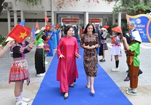 Leyla Aliyeva visits school for visually impaired in Hanoi
