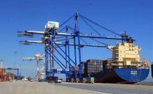 Goods loading at Hai Phong port (Photo: VNA)