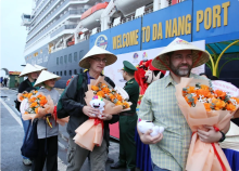 First cruise tourists visit Da Nang city on January 1. (Photo: VNA)