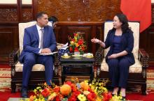 Vietnamese Vice President Vo Thi Anh Xuan (right) had talks with Swedish Ambassador Johan Ndisi in Hanoi. (Photo: VNA)