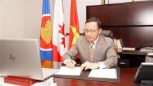 Vietnamese Consul General in Vancouver Nguyen Quang Trung at the signing ceremony. (Photo: VNA)