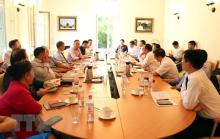 The Vietnamese delegation meets overseas Vietnamese firms in Germany (Photo: VNA)