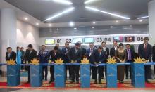 Representatives of ministries and agencies at the launch of the Hanoi - Phnom Penh route.  (Photo: VNA)