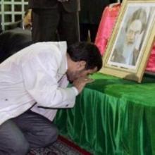Ahmadinejad, cabinet pay tribute to late Imam Khomeini