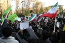 Iranian university students call for Obama’s resignation
