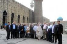 Group of foreign Iranologists pay tribute to late Imam
