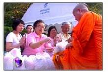 Buddhist Thais perform merit making, giving alms on Makha Pucha Day