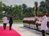 KUALA LUMPUR, April 16 -- Chinese President Xi Jinping inspects the Main Guard of Honour involving four officers and 103 personnel of other ranks from the First Battalion of the Royal Malay Regiment (RAMD) of Sungai Besi Camp, led by Major Mohamad Waqiyudin Abd Rahman, during the State Welcome Ceremony at the Istana Negara, today.  --fotoBERNAMA (2025) COPYRIGHT RESERVED