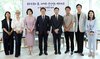 Lee meets prominent figures from cultural, art sectors
