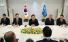 President Lee Jae-myung (C, rear) attends a meeting with a group of business leaders at the presidential office in Seoul on June 13, 2025. Also at the meeting were LG Group Chairman Koo Kwang-mo (far L), Samsung Electronics Co. Chairman Lee Jae-yong (2nd from L), Hyundai Motor Group Executive Chairman Euisun Chung (2nd from R) and Lotte Group Chairman Shin Dong-bin. (Pool photo) (Yonhap)