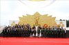 Delegates pose for a group photo at the Vietnam-Laos combat alliance monument in the southern Lao province of Champasak on July 1. (Photo: VNA)