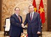 Party General Secretary To Lam (R) receives Bruno Rodríguez Parrilla, Politburo member and Minister of Foreign Affairs of Cuba, who is visiting Vietnam as special envoy of the Communist Party and the State of Cuba (Photo: VNA)